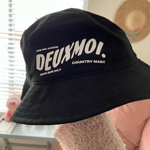 Deuxmoi Deuxmerch Country Mart Bucket Hat - One Size